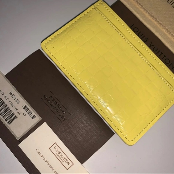 Runway Limited Edition Cardholder - Picture 6 of 10